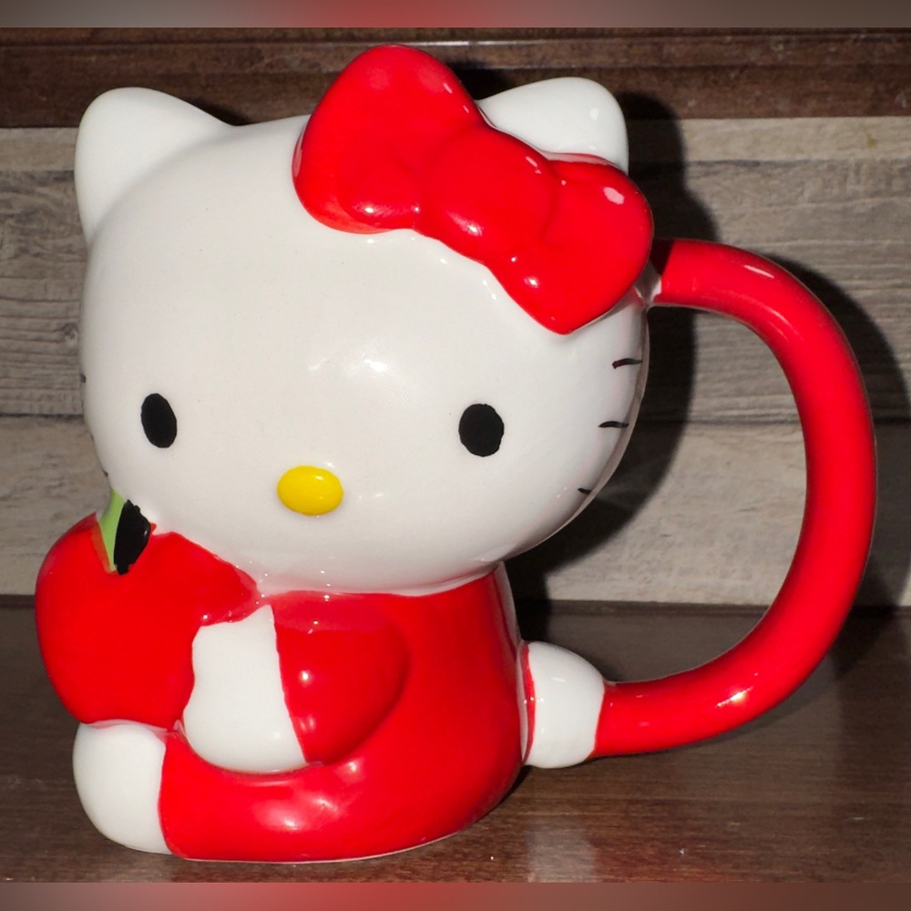 Súper Cute Sanrio  3D Hello Kitty Full Body  Dress Holding an Apple  🍎 Mug - NEW